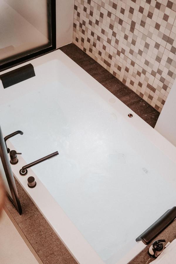 Dislocati Bnb - Jacuzzi Privata - Cucina - Tv60" - Minimal Luxury Marigliano Dış mekan fotoğraf