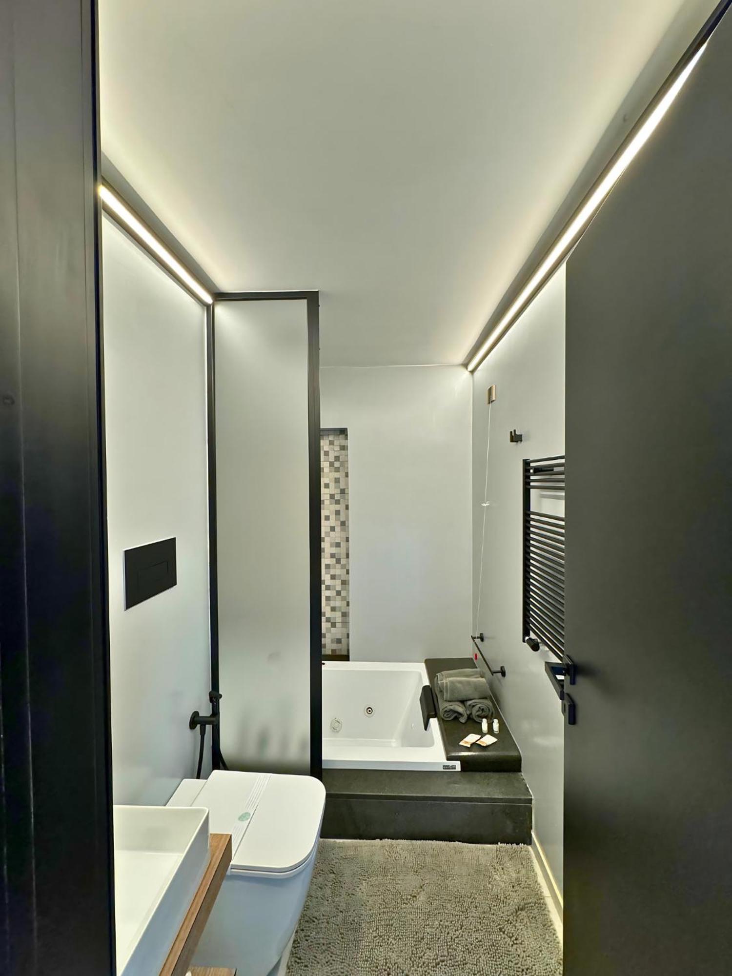 Dislocati Bnb - Jacuzzi Privata - Cucina - Tv60" - Minimal Luxury Marigliano Dış mekan fotoğraf