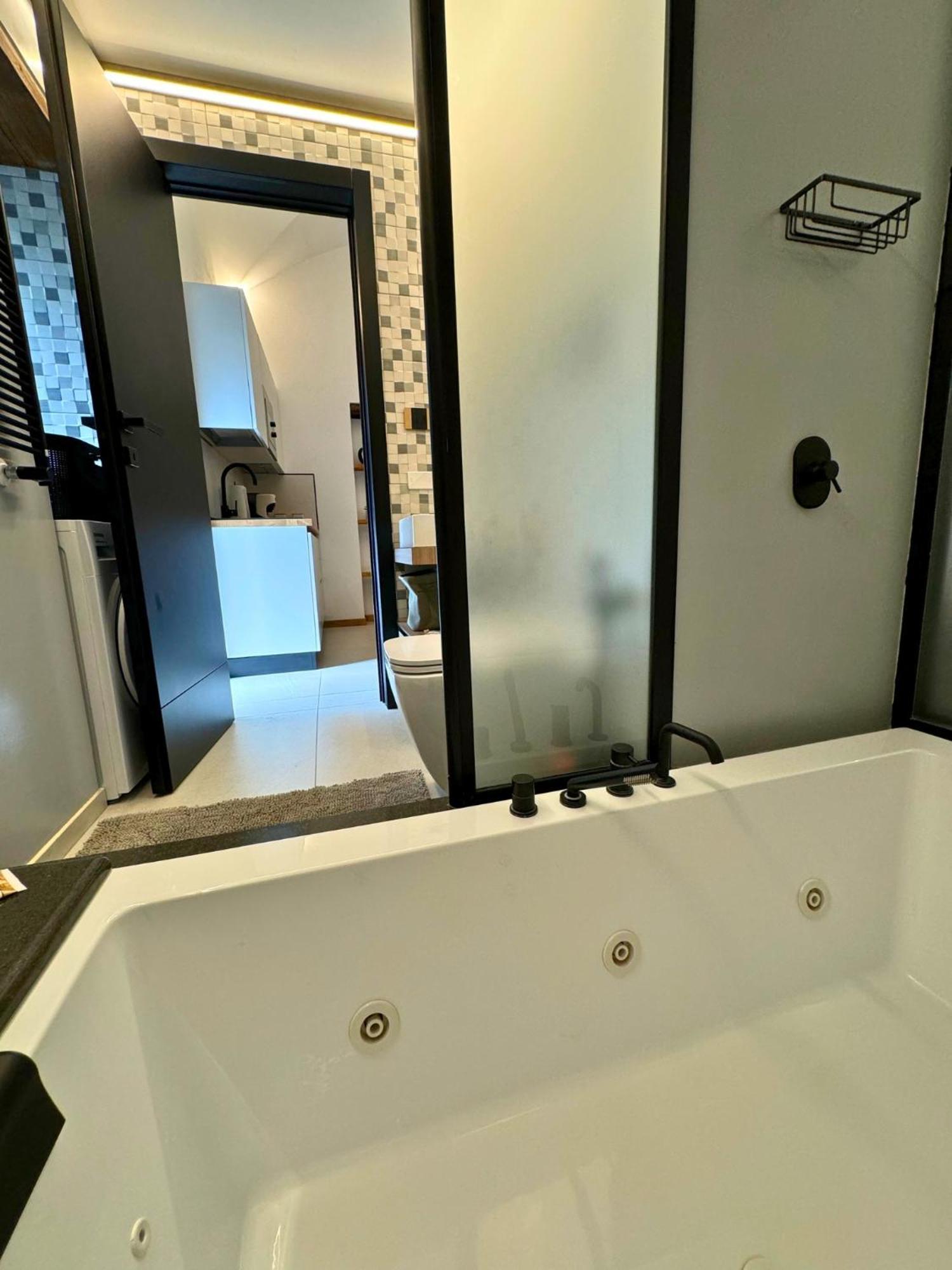 Dislocati Bnb - Jacuzzi Privata - Cucina - Tv60" - Minimal Luxury Marigliano Dış mekan fotoğraf