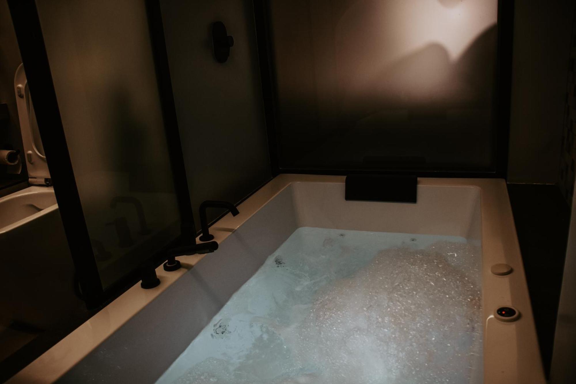 Dislocati Bnb - Jacuzzi Privata - Cucina - Tv60" - Minimal Luxury Marigliano Dış mekan fotoğraf